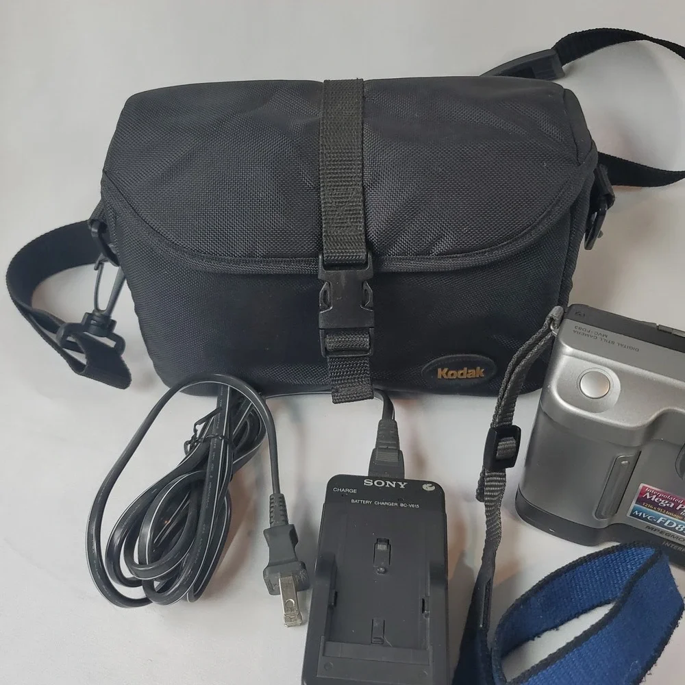 Vintage 1990s Sony Mavica MVC-FD83 1MP Digital Camera Floppy Disk -‎ FOR PARTS